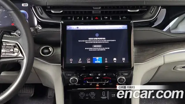 Jeep Grand Cherokee 2022 — Фото 14/20