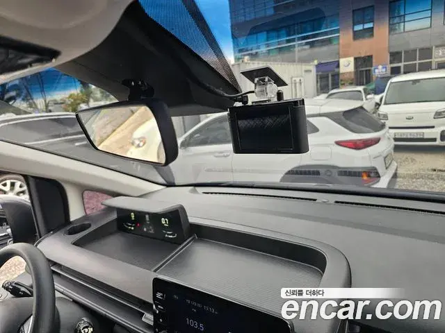 Hyundai Staria 2022 — Фото 8/20