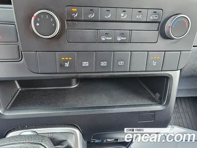 Hyundai Staria 2022 — Фото 19/20