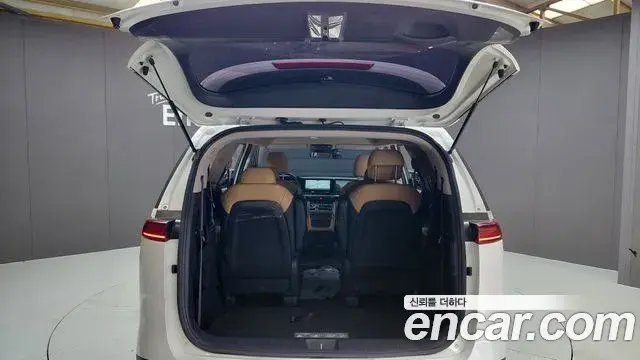 Kia Carnival 2022 — Photo 19/20