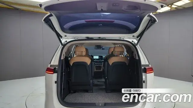 Kia Carnival 2022 — Фото 17/20