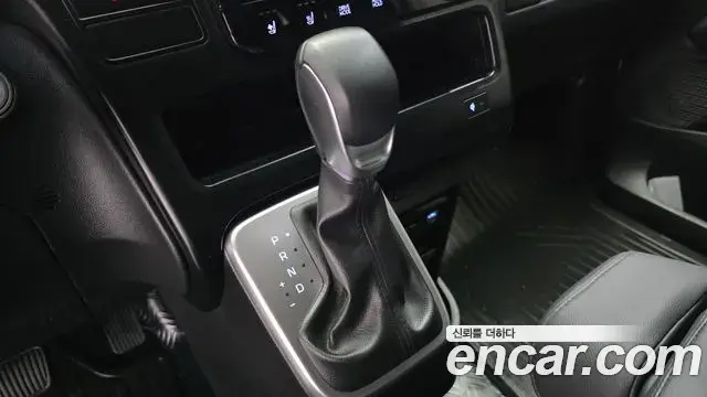 Hyundai Staria 2025 — Фото 9/20