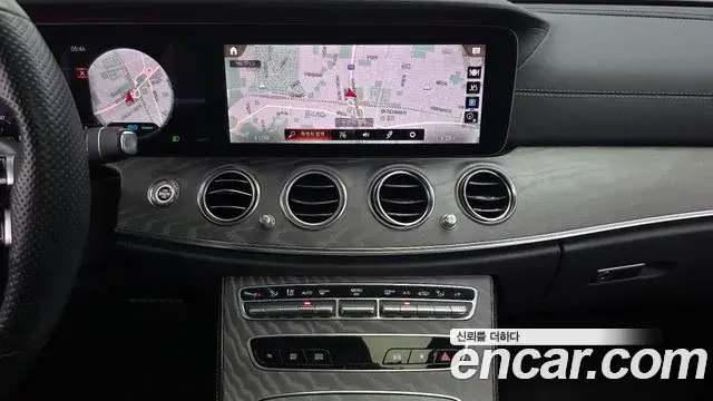 Mercedes-Benz E-Class 2021 — Фото 15/20