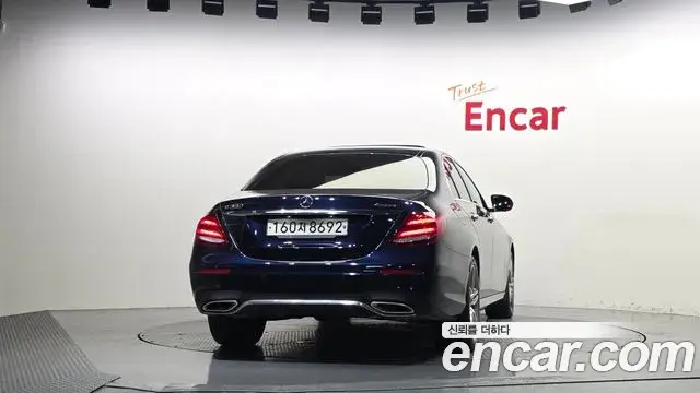 Mercedes-Benz E-Class 2020 — ფოტო 4/20
