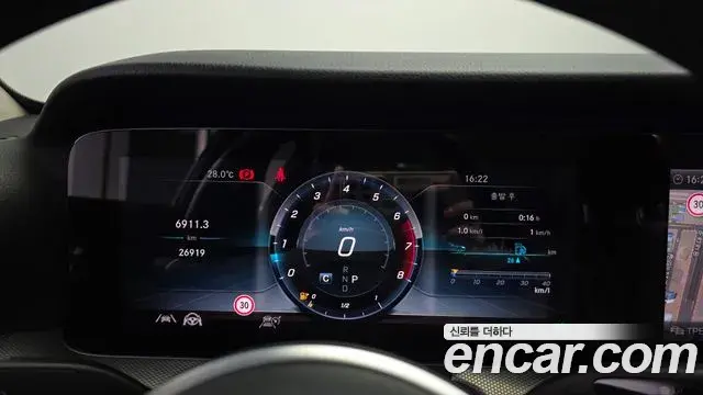 Mercedes-Benz E-Class 2020 — ფოტო 8/20