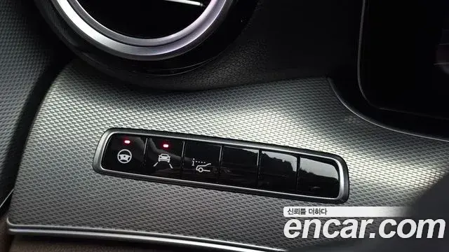 Mercedes-Benz E-Class 2020 — ფოტო 17/20