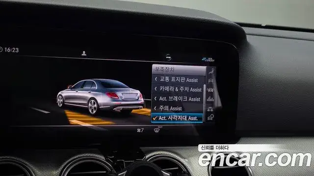 Mercedes-Benz E-Class 2020 — ფოტო 18/20