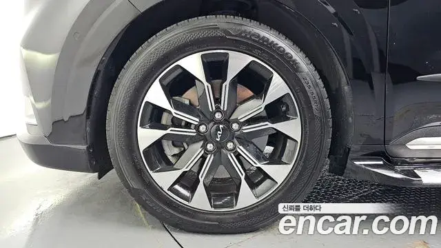 Kia Carnival 2021 — Фото 5/20
