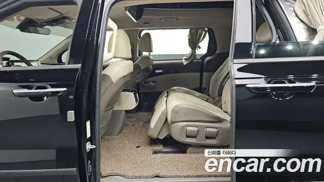 Kia Carnival 2021 — Фото 11/20