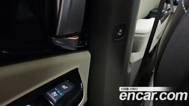 Kia Carnival 2021 — Фото 18/20