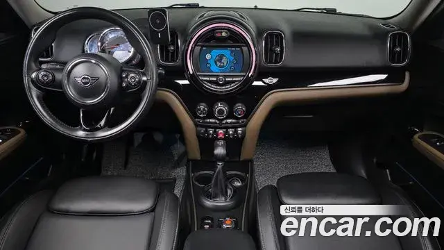 Mini Cooper Countryman 2019 — Фото 7/20