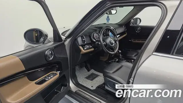 Mini Cooper Countryman 2019 — Фото 10/20