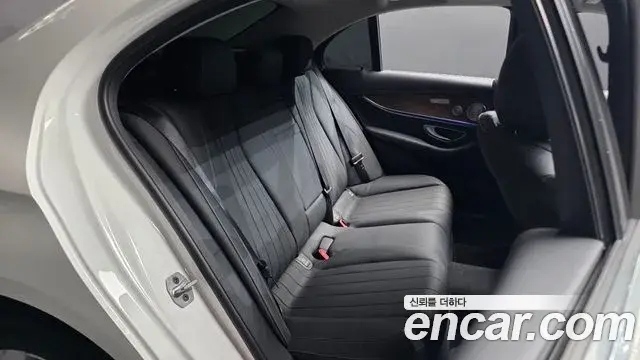 Mercedes-Benz E-Class 2020 — Фото 11/20