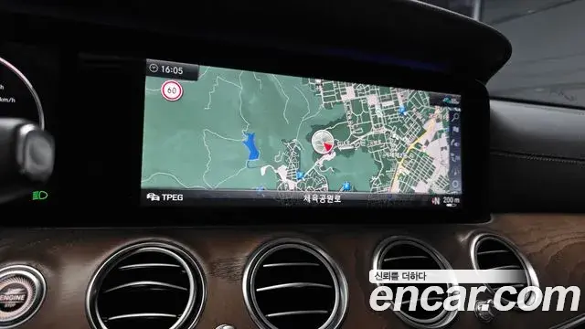 Mercedes-Benz E-Class 2020 — Фото 14/20