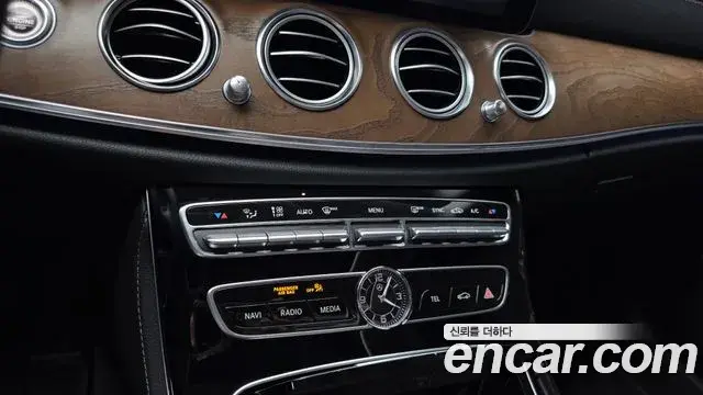 Mercedes-Benz E-Class 2020 — Фото 18/20