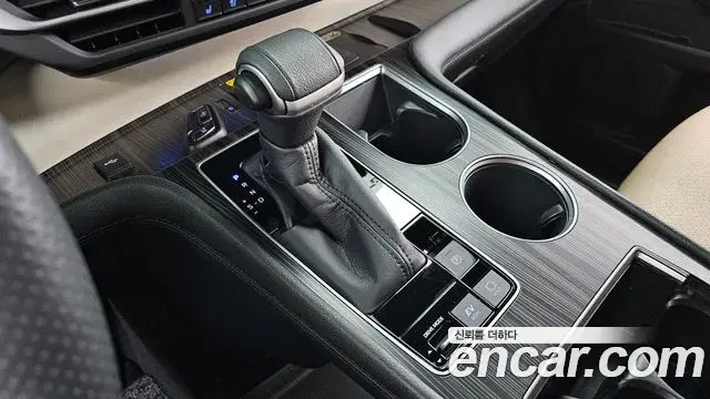 Toyota Sienna 2022 — ფოტო 9/36
