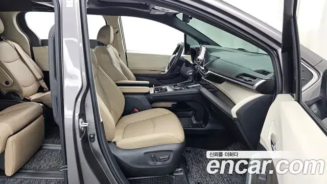 Toyota Sienna 2022 — ფოტო 32/36
