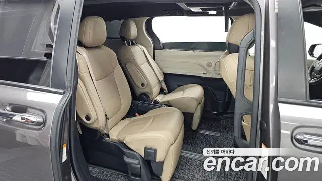 Toyota Sienna 2022 — ფოტო 36/36