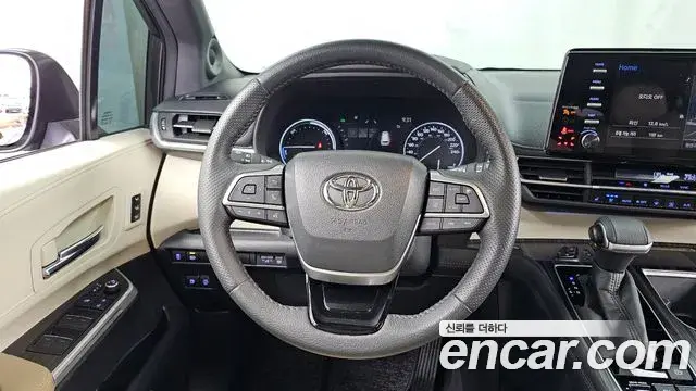 Toyota Sienna 2022 — ფოტო 2/36