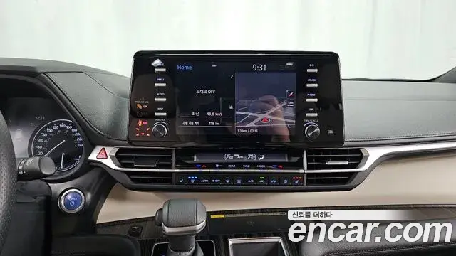 Toyota Sienna 2022 — ფოტო 16/36