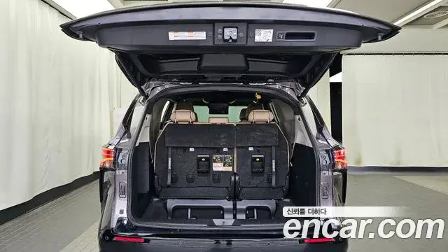 Toyota Sienna 2022 — ფოტო 23/36