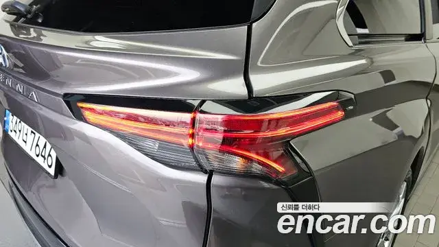 Toyota Sienna 2022 — ფოტო 11/36