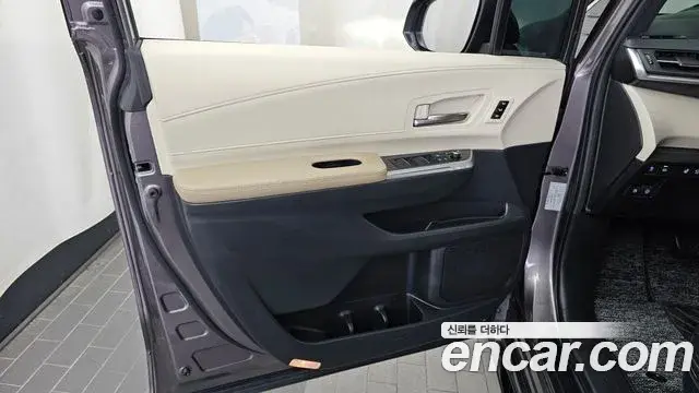 Toyota Sienna 2022 — ფოტო 33/36