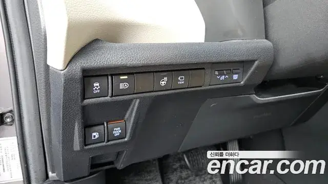 Toyota Sienna 2022 — ფოტო 13/36