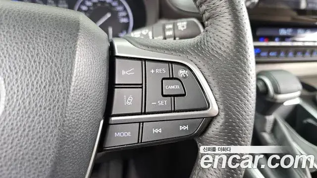 Toyota Sienna 2022 — ფოტო 28/36