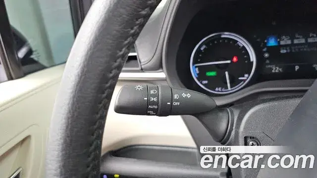 Toyota Sienna 2022 — ფოტო 17/36