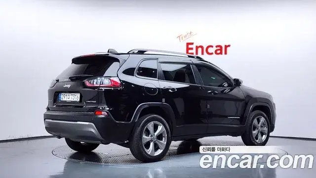 Jeep Cherokee 2022 — Фото 2/20
