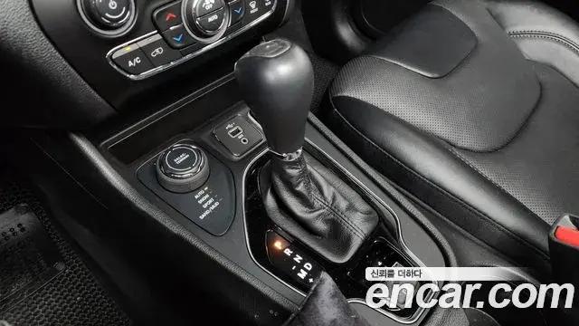 Jeep Cherokee 2022 — Фото 9/20