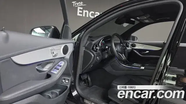 Mercedes-Benz GLC-Class 2020 — Photo 10/20