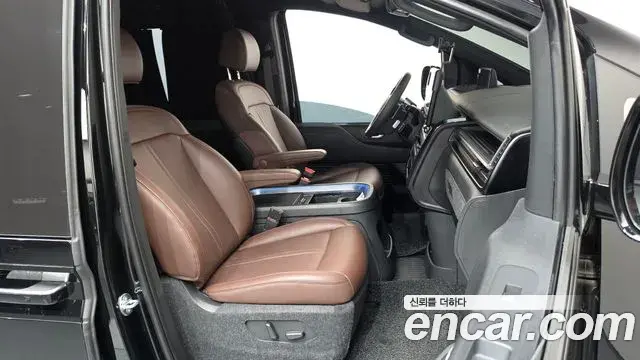 Hyundai Staria 2026 — Photo 33/36