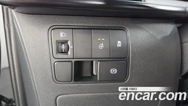 Hyundai Staria 2026 — Photo 3/36