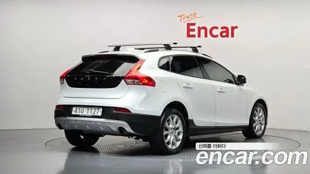 Volvo V40 Cross Country 2018 — Фото 2/20