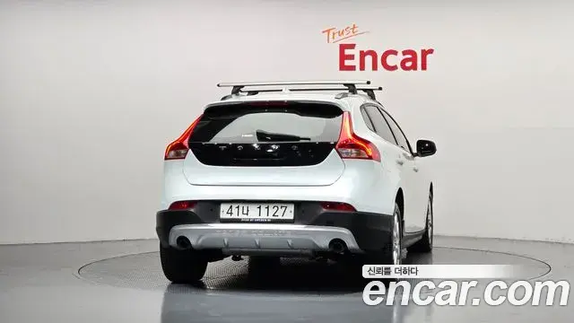 Volvo V40 Cross Country 2018 — Фото 4/20