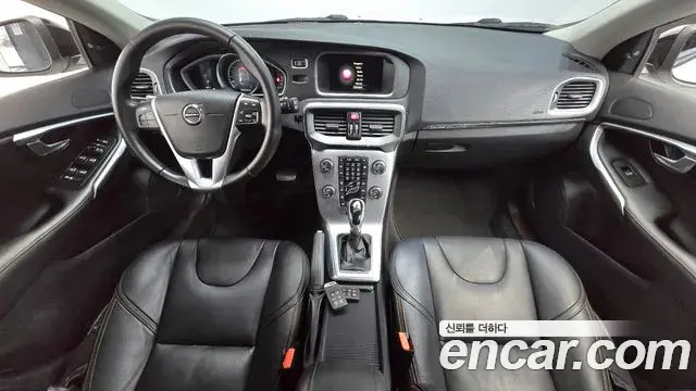 Volvo V40 Cross Country 2018 — Фото 7/20