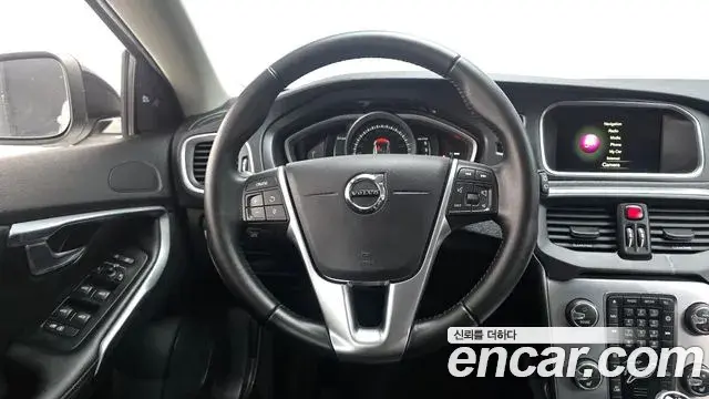 Volvo V40 Cross Country 2018 — Фото 12/20
