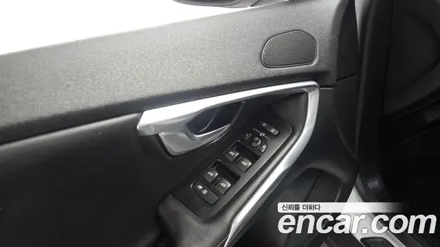 Volvo V40 Cross Country 2018 — Фото 17/20