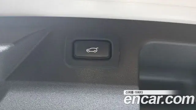 Land Rover Discovery Sport 2021 — Фото 17/20