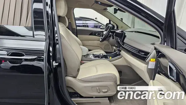 Kia Carnival 2025 — Şəkil 2/34