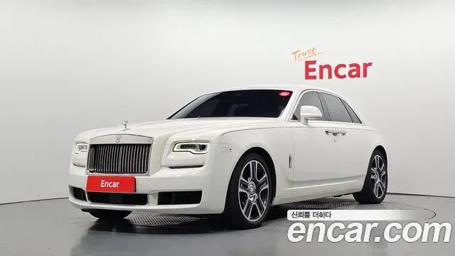 Rolls-Royce Ghost 2020 — ფოტო 30/39