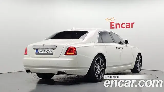 Rolls-Royce Ghost 2020 — ფოტო 2/39