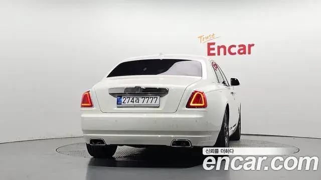 Rolls-Royce Ghost 2020 — ფოტო 22/39