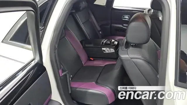 Rolls-Royce Ghost 2020 — ფოტო 11/39