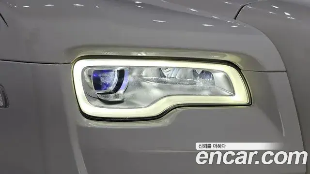Rolls-Royce Ghost 2020 — ფოტო 33/39