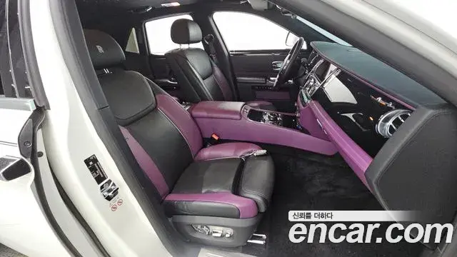 Rolls-Royce Ghost 2020 — ფოტო 19/39