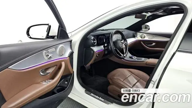 Mercedes-Benz E-Class 2021 — Фото 10/20