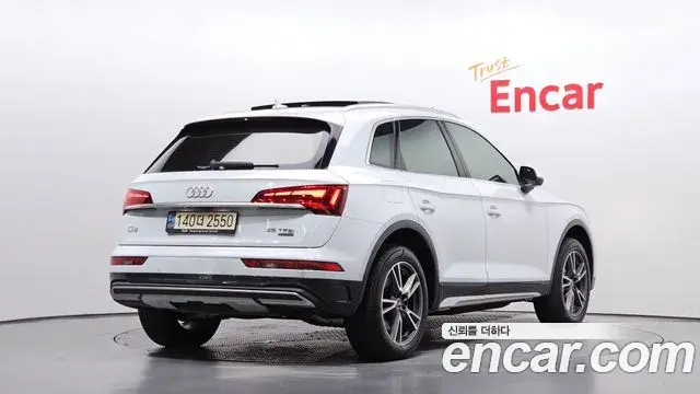 Audi Q5 2022 — Фото 2/20